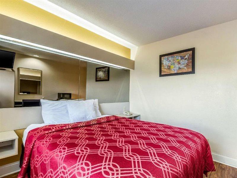 Econo Lodge Inn & Suites Evansville Stevenson Εξωτερικό φωτογραφία
