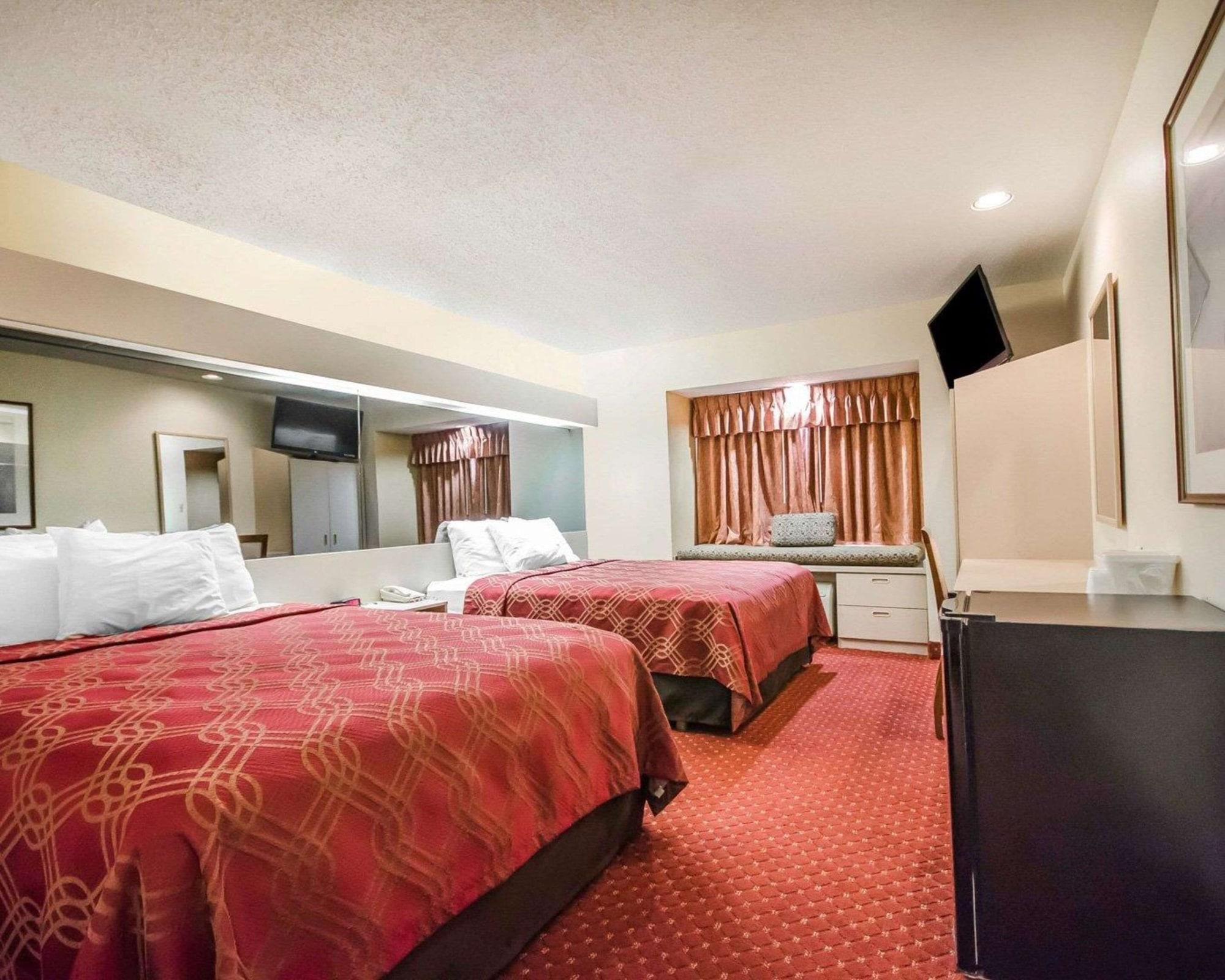 Econo Lodge Inn & Suites Evansville Stevenson Εξωτερικό φωτογραφία