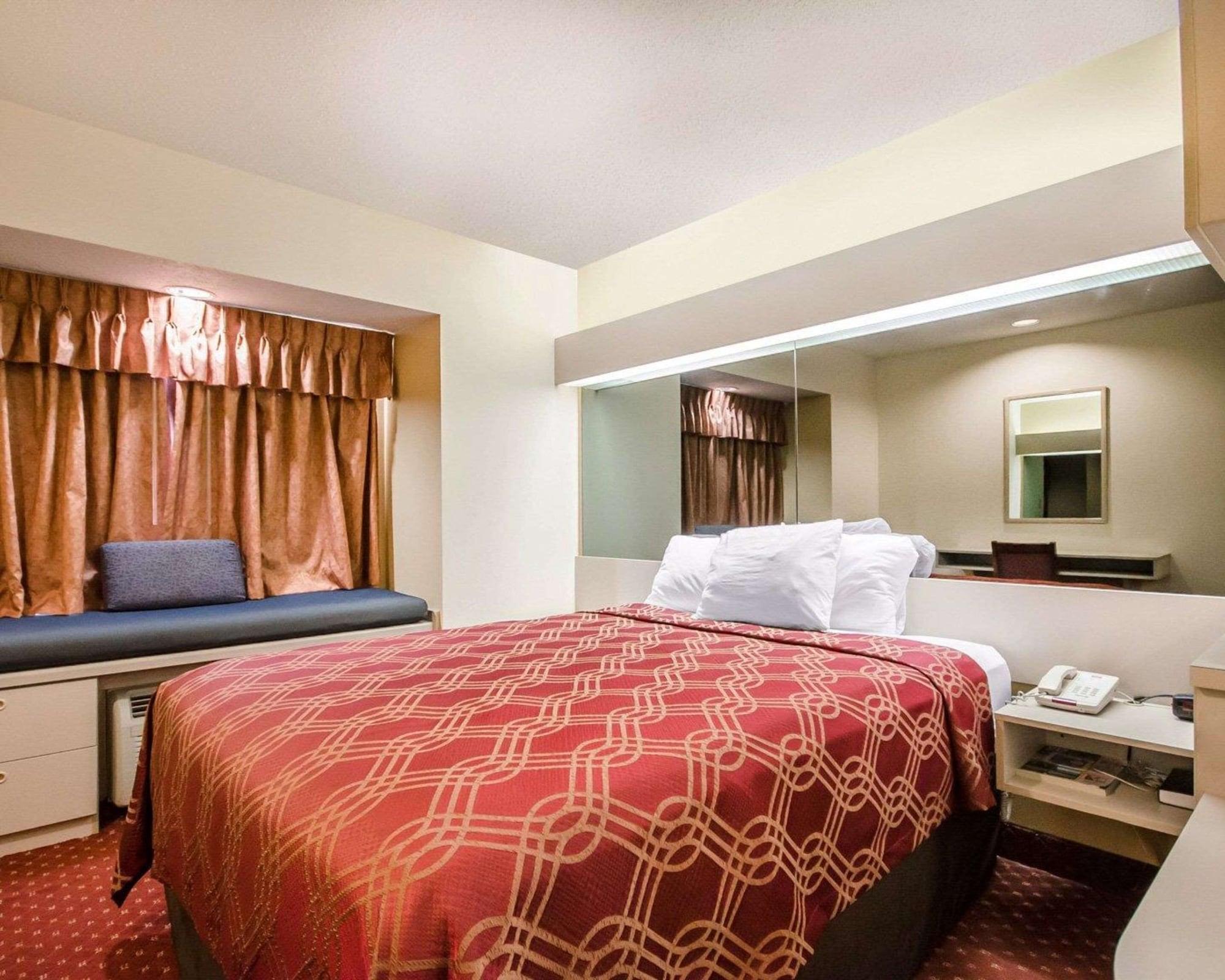 Econo Lodge Inn & Suites Evansville Stevenson Εξωτερικό φωτογραφία