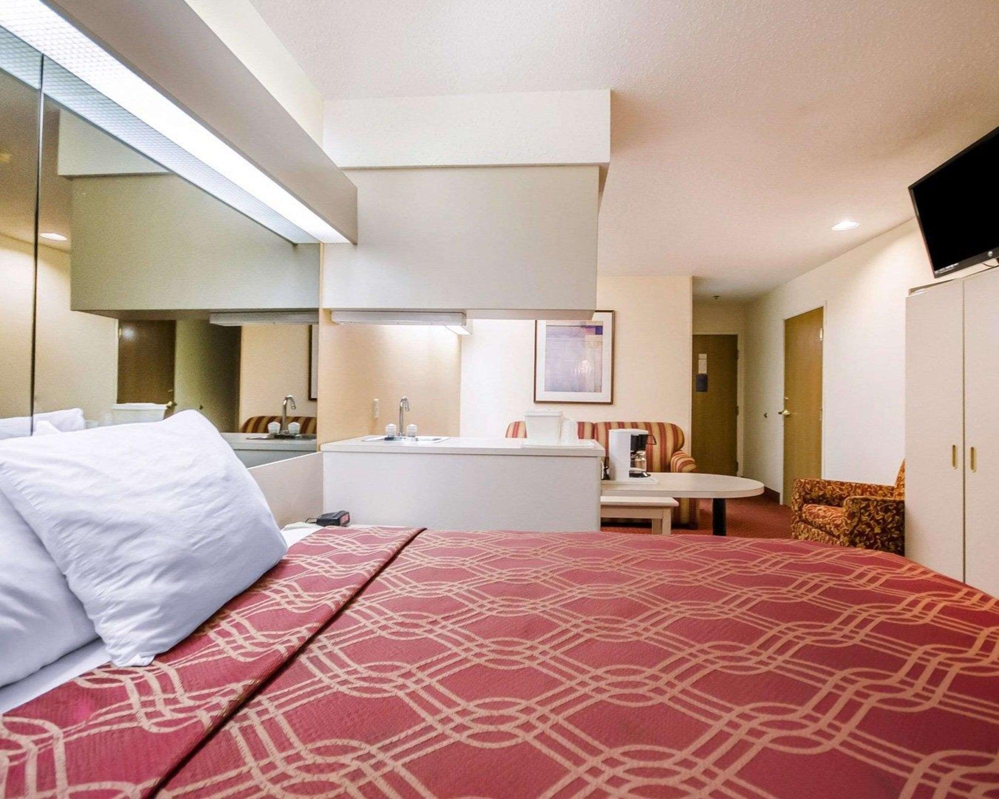Econo Lodge Inn & Suites Evansville Stevenson Εξωτερικό φωτογραφία