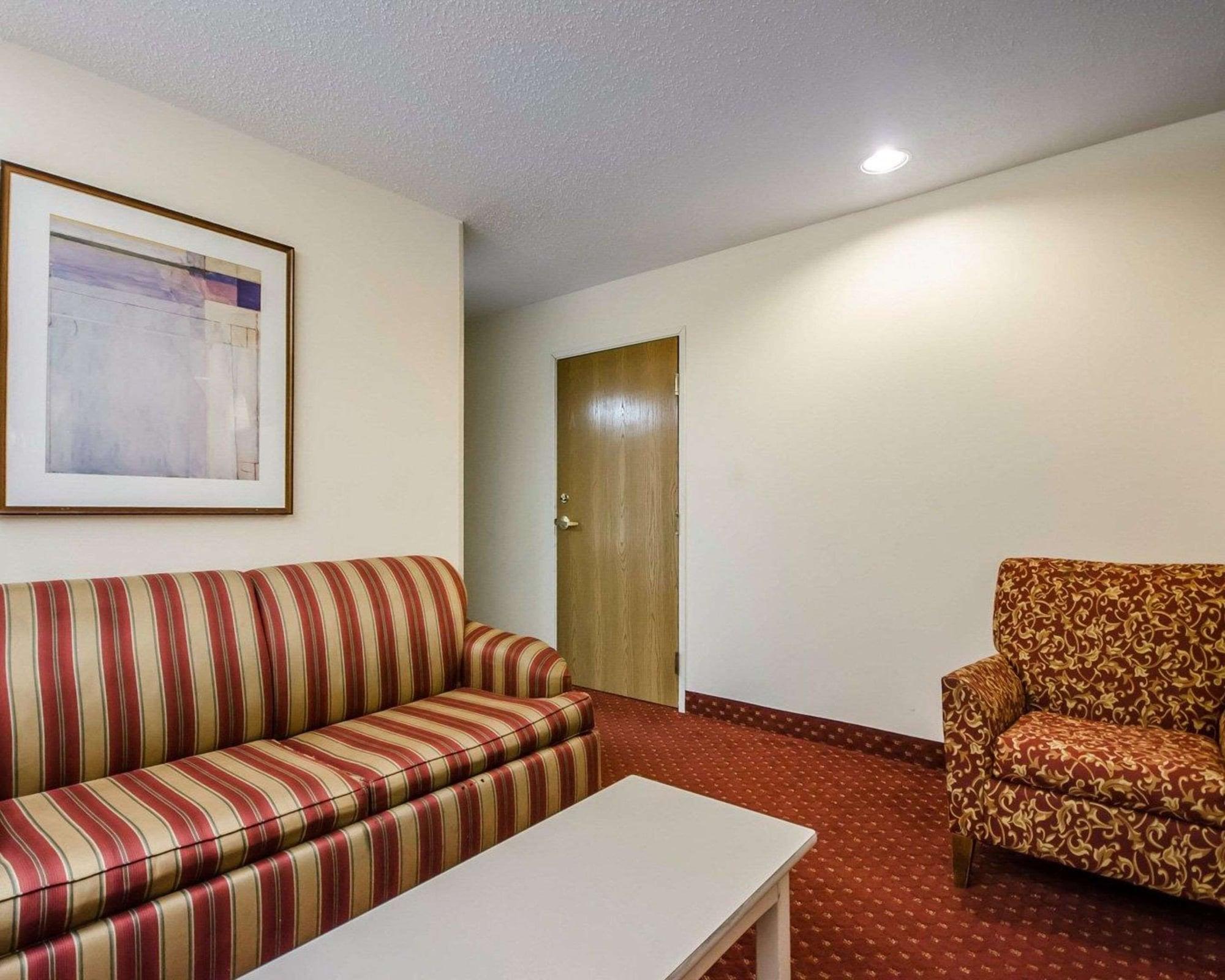 Econo Lodge Inn & Suites Evansville Stevenson Εξωτερικό φωτογραφία