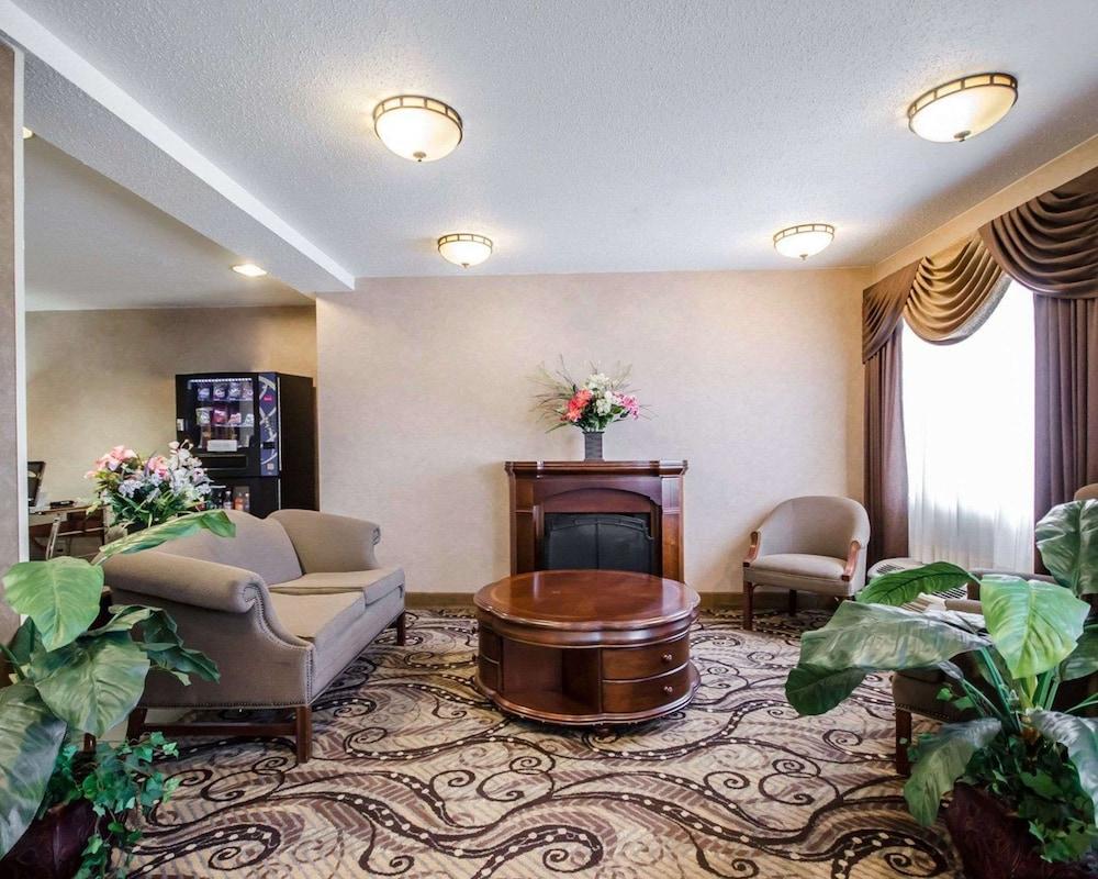 Econo Lodge Inn & Suites Evansville Stevenson Εξωτερικό φωτογραφία
