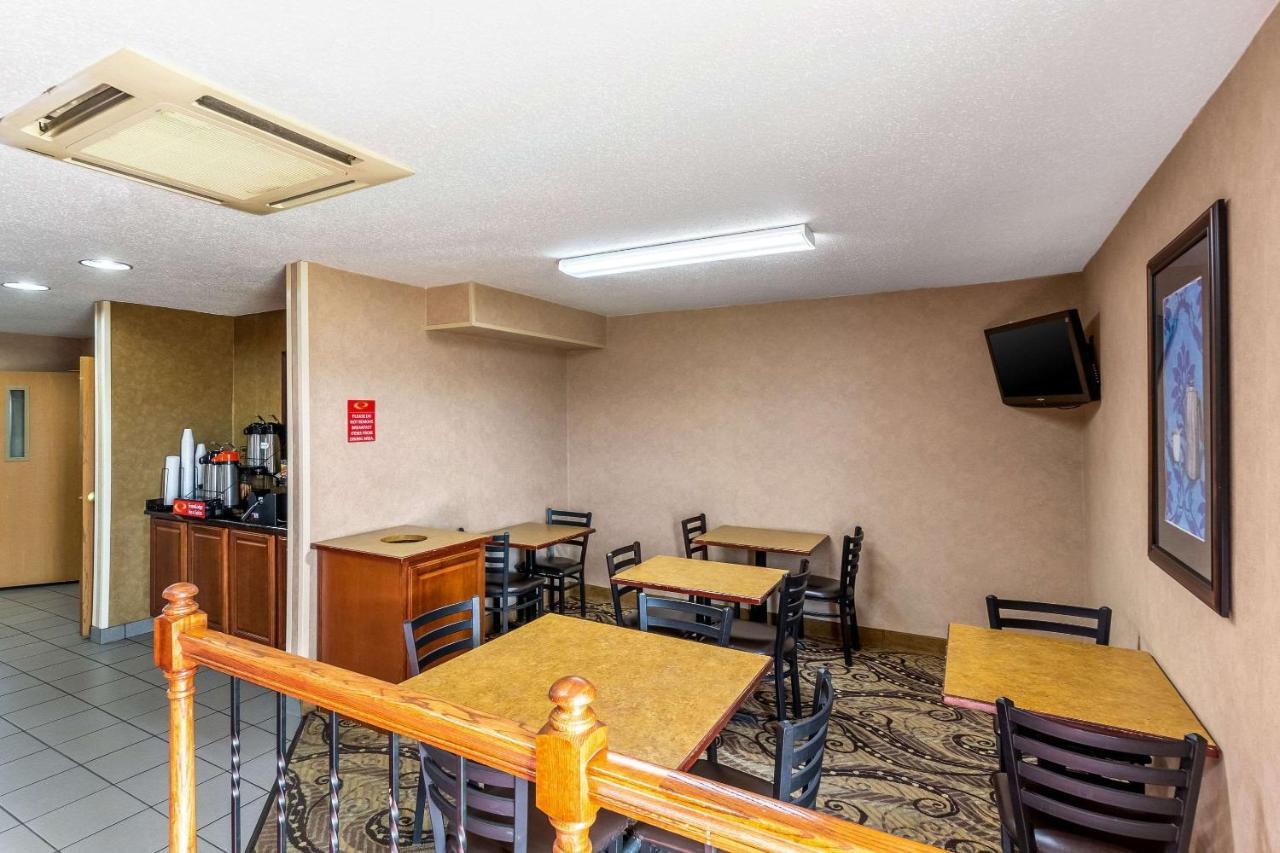 Econo Lodge Inn & Suites Evansville Stevenson Εξωτερικό φωτογραφία